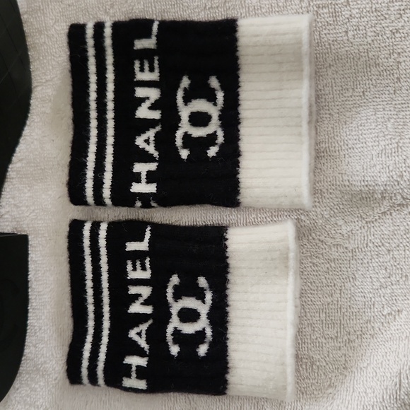 Chanel shearling platform combat boots with socks - Picture 6 of 7